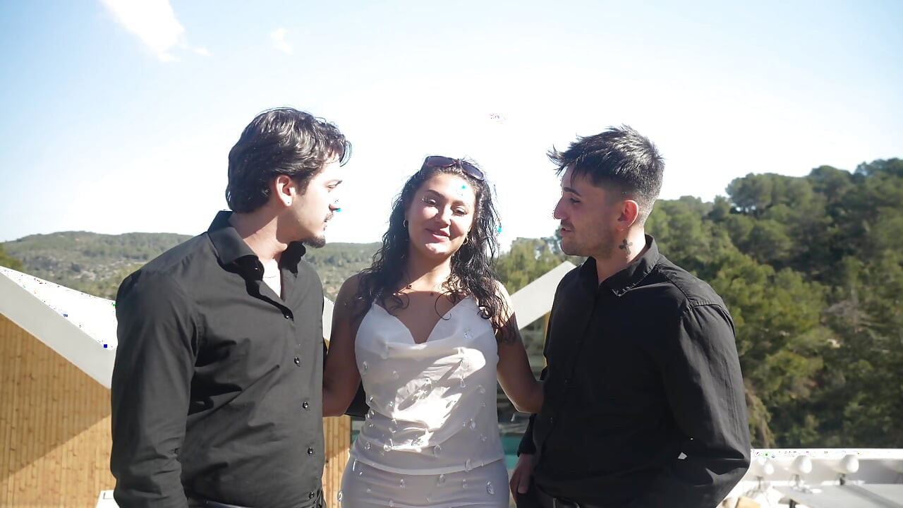 Threesome a Brunette Super After Outdoor Interview
