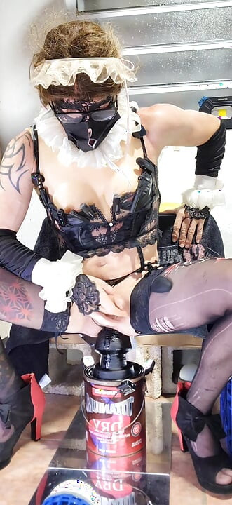 Sext Femboy leger med en kæmpe dildo og sprøjter til sidst