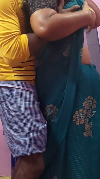 Rekaman seks asli anak tiri ibu tiri India | Klip 1