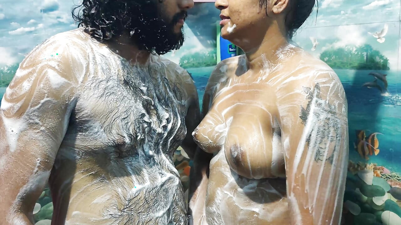 Bath romance with hand job and lip lock