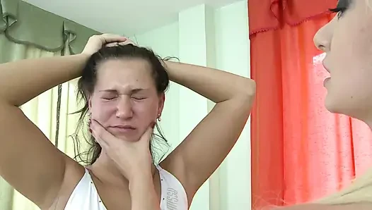 Faceslapping - von Domina Lea Lexis und ihrer sklavin linda ray