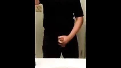Twink filmler kendisi oyuncak üzerinde banyo mirror
