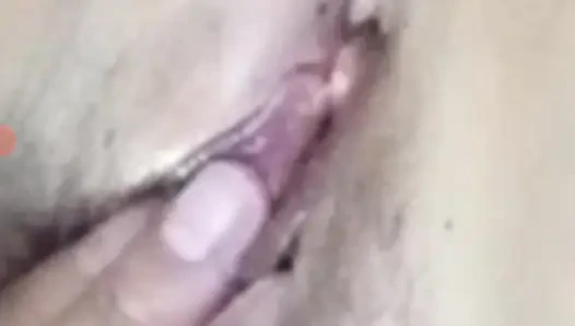 Kendi kendime zevk alıyor, amımı parmaklıyorum