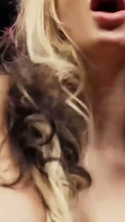 Blonde mit Mega Titten ist geil auf den Schwanz | Clip 3