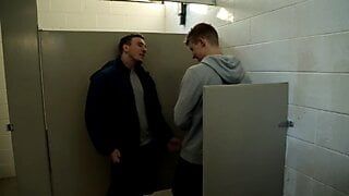 NextDoorBuddies Tom Faulk Exposes Cock in Public