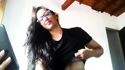 Latina-mädchen in der Öffentlichkeit macht ein erotik-video für ihren freund