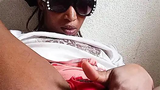 Она лгала мне, она не хочет секса