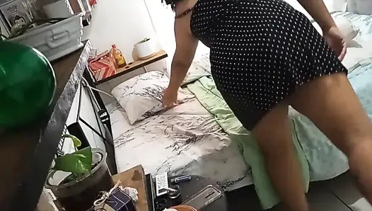 Reife MILf putzt ihr zimmer 1