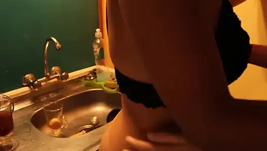 An regentagen bittet mich immer wieder rosa haare, sie im ganzen haus zu ficken. Echter romantischer sex