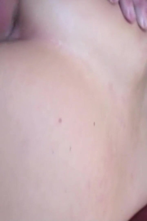 Sarışın sevimli genç megan ilk anal sikişini yapıyor
