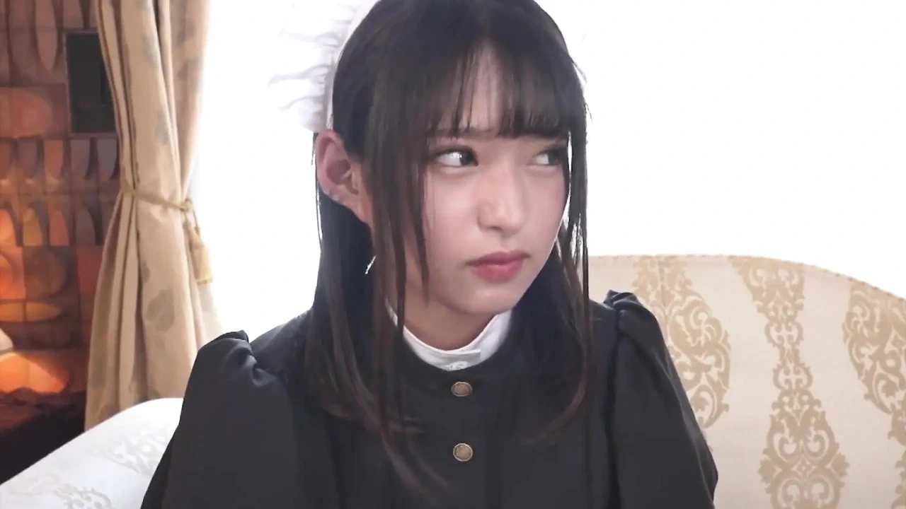 一个135厘米的日本女孩第一次尝试自慰