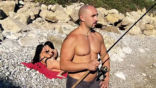 Strandschätzchen werden in den arsch gefickt und kommen in den arsch