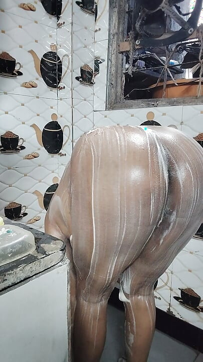indian girl bathing nude
