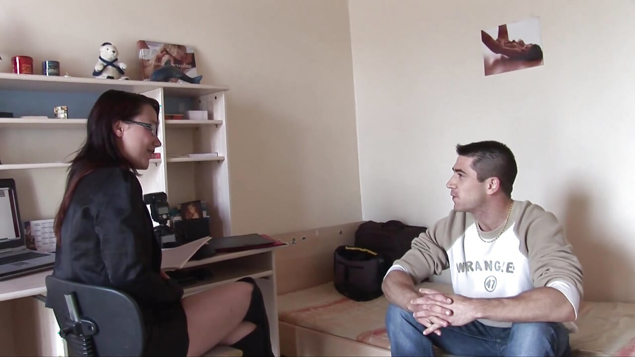 Pussy fuck and toying with fisting for the mature lady