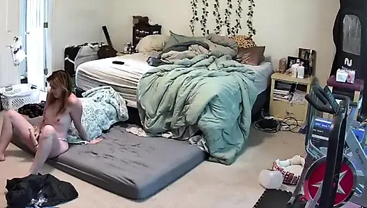 MILF masturbiert bei FaceTime mit kollegen