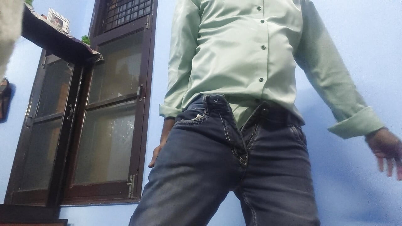 19 Minit 34 Saat Adik tiri besar saya marah, kami berkongsi katil bujang, penuh