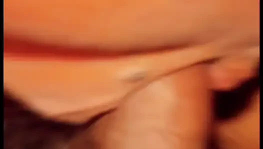 Hintli büyük memeli evli kadın emiyor
