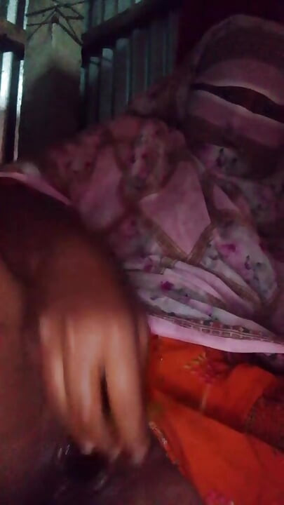 video eines dorfmädchens, das einen handjob gibt