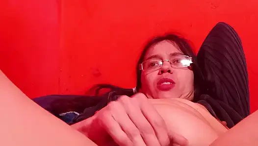 Невероятная сексуальная мастурбирует