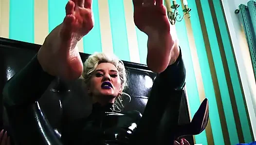 Terli köle humiliatrix