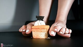POV: Ur a Bug. Watch Me Squish Cake with My Candy Toes & Soft Soles. Will You Clean Me Up Now?