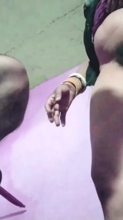 Desi village madam was fucked in doggy style, if there was a chance in school, she lifted her saree and sucked the penis, Hindi | Clip 1