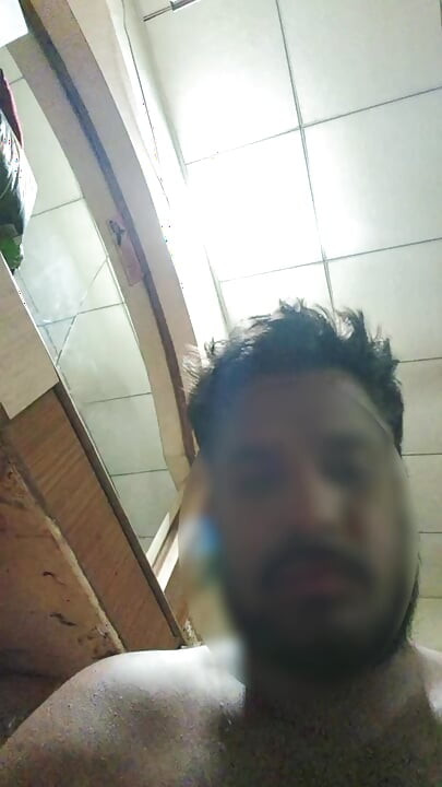I called my desi girlfriend to my house and swollen her pussy.