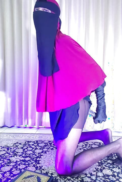 Arab Crossdresser Fuck Dildo