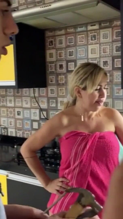 상사 따먹는 소방관을 잡는 음란한 하녀 | 흑인 대물 자지와 섹스하는 흑인 대물