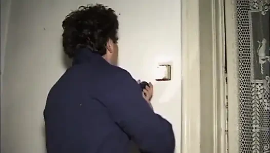 Kıllı çift masada sikişiyor