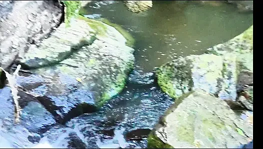 MILF Bekommt Ihre Muschi Geleckt Und Am Fluss Gefickt