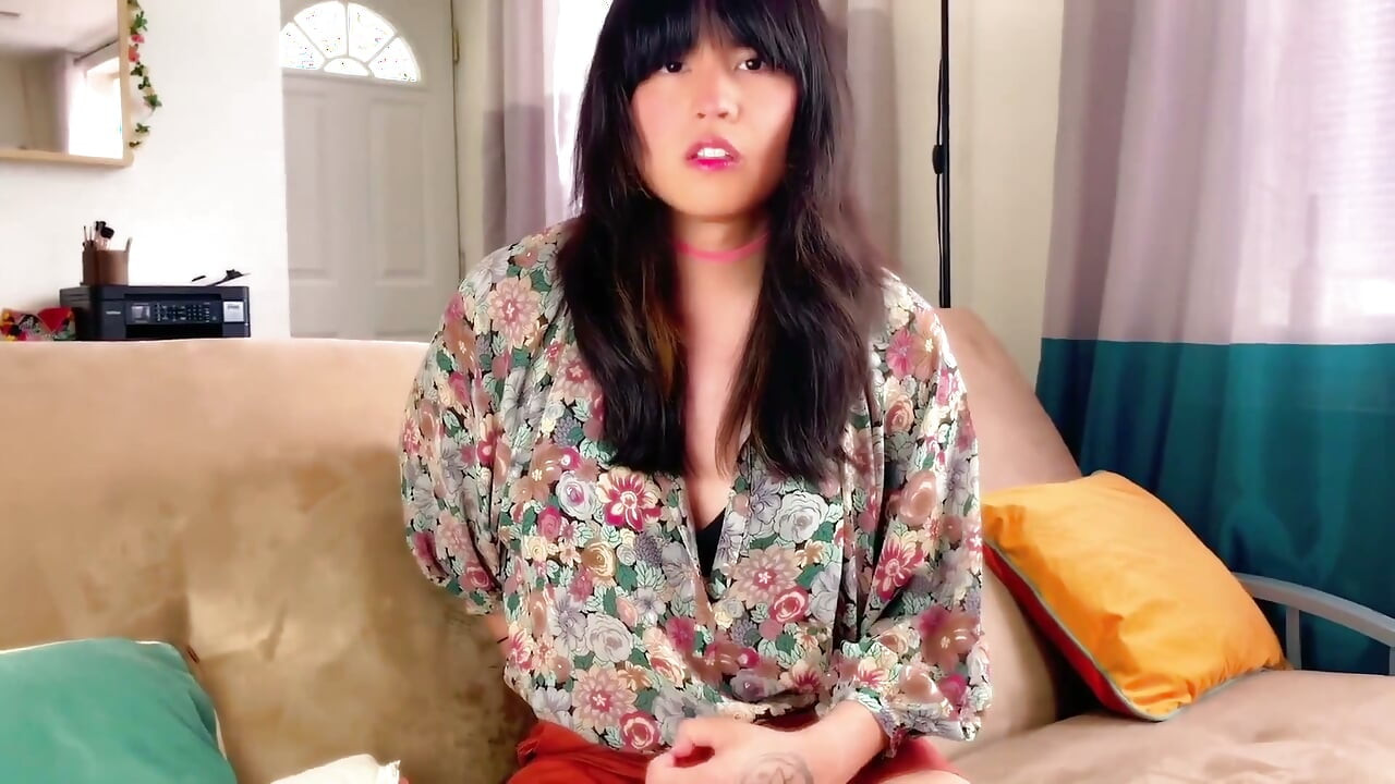 变性女神：被你的室友撸管