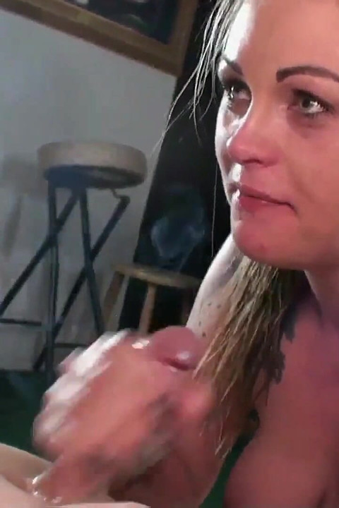 7 Months Pregnant, Older Woman Knows How to Keep a Man Satisfied