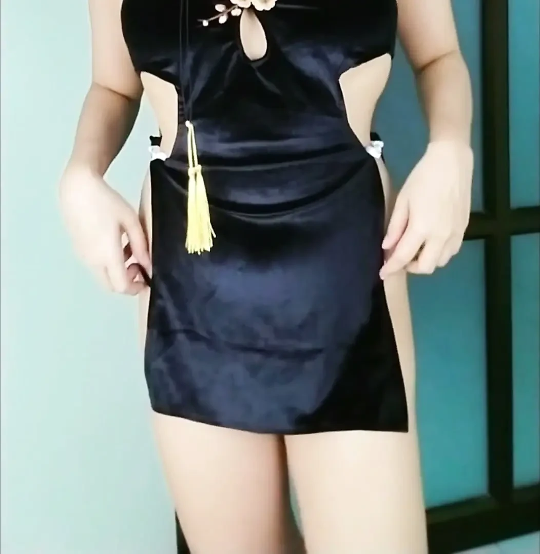 Horny Thai girl masturbates with a vibrator. RealThaiSolo
