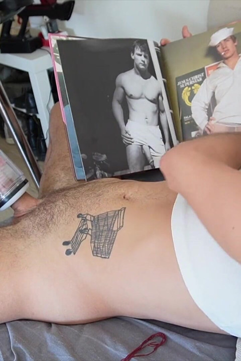 Harry_jen gay lagi asik masturbasi pakai mainan seks sampai muncrat