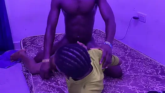 Трахаю тугую киску моей крошки сзади после долгого дня