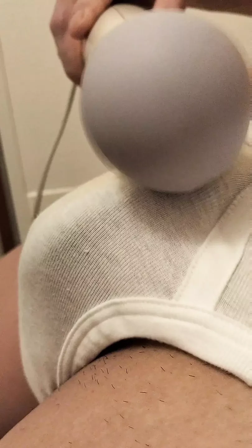 - Change the title, ejaculate (7th time) using an electric massage machine, and continue to sprinkle semen in white briefs.