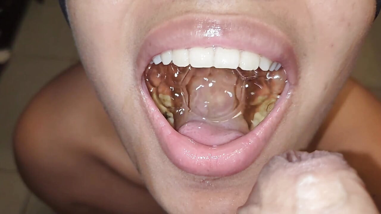 Filling the slut's belly with lots of yellow piss