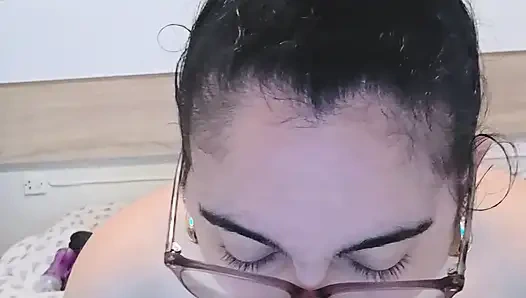 Гигантский дилдо в моей киске