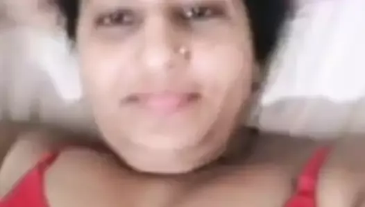 Hermosa sexy bhabhi casada mostrando en videollamada