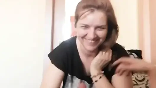 O televizyon izlerken, ben ona sakso çekiyorum