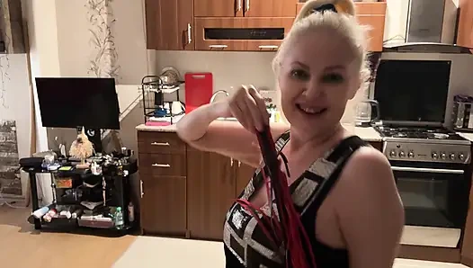 Meine russische milf-nachbarin im obergeschoss lud mich in ihr haus ein