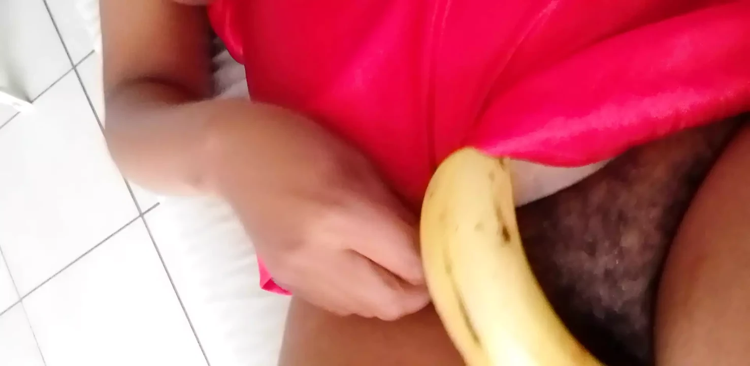BANANA BRUSH CLIT