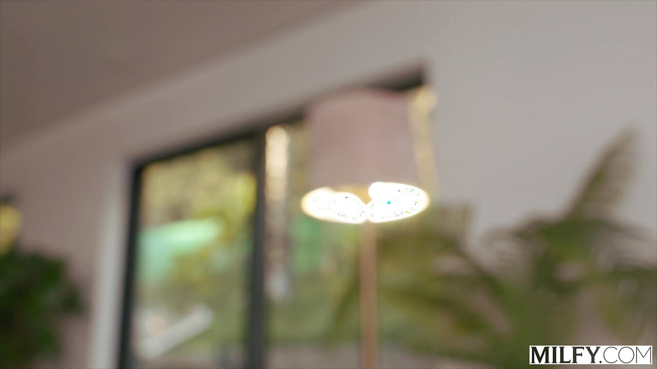 Milfy Anal-obsessed Housewife Lauren Has a Taste for BBC