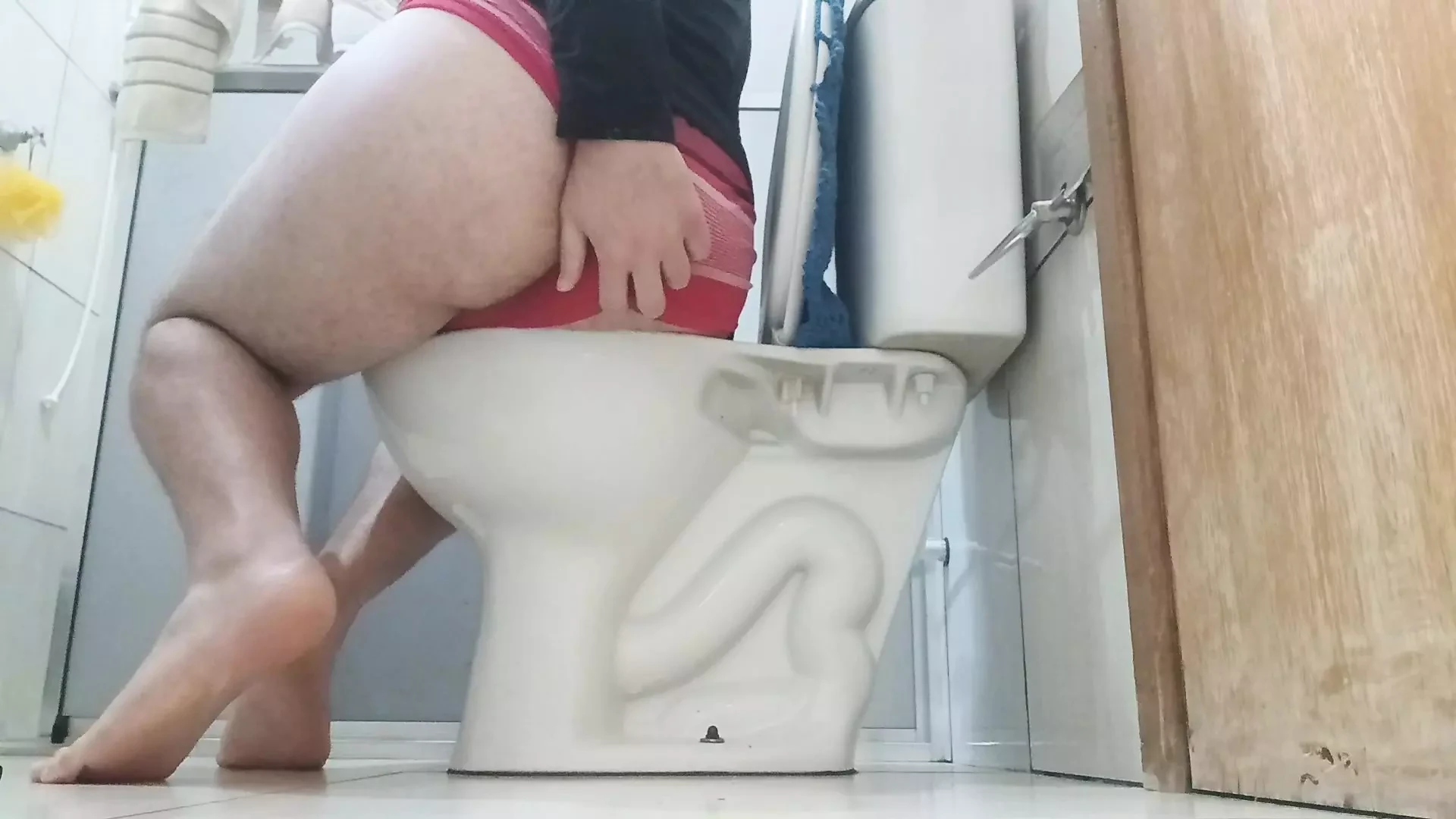 Hot girl on all fours showing her ass in the bathroom