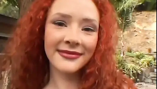 Büyük memeli kızıl saçlı için dev yaraklar