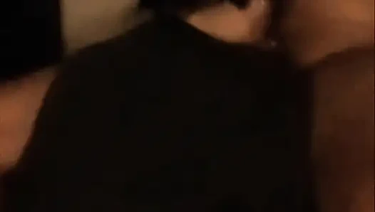 Bos membuatku memuja kontolnya setiap hari sekarang