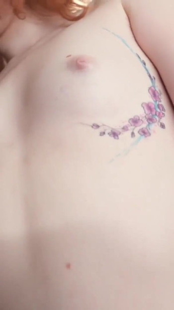 HUNT4K. Spaß im zug mit einer rothaarigen haben, die striptease mag und die schwänze von fremden lutscht | Clip 1