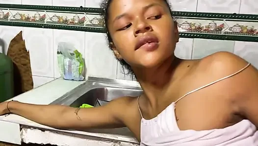 Fucking my stepsister's pussy wildly until I cum inside her vajena