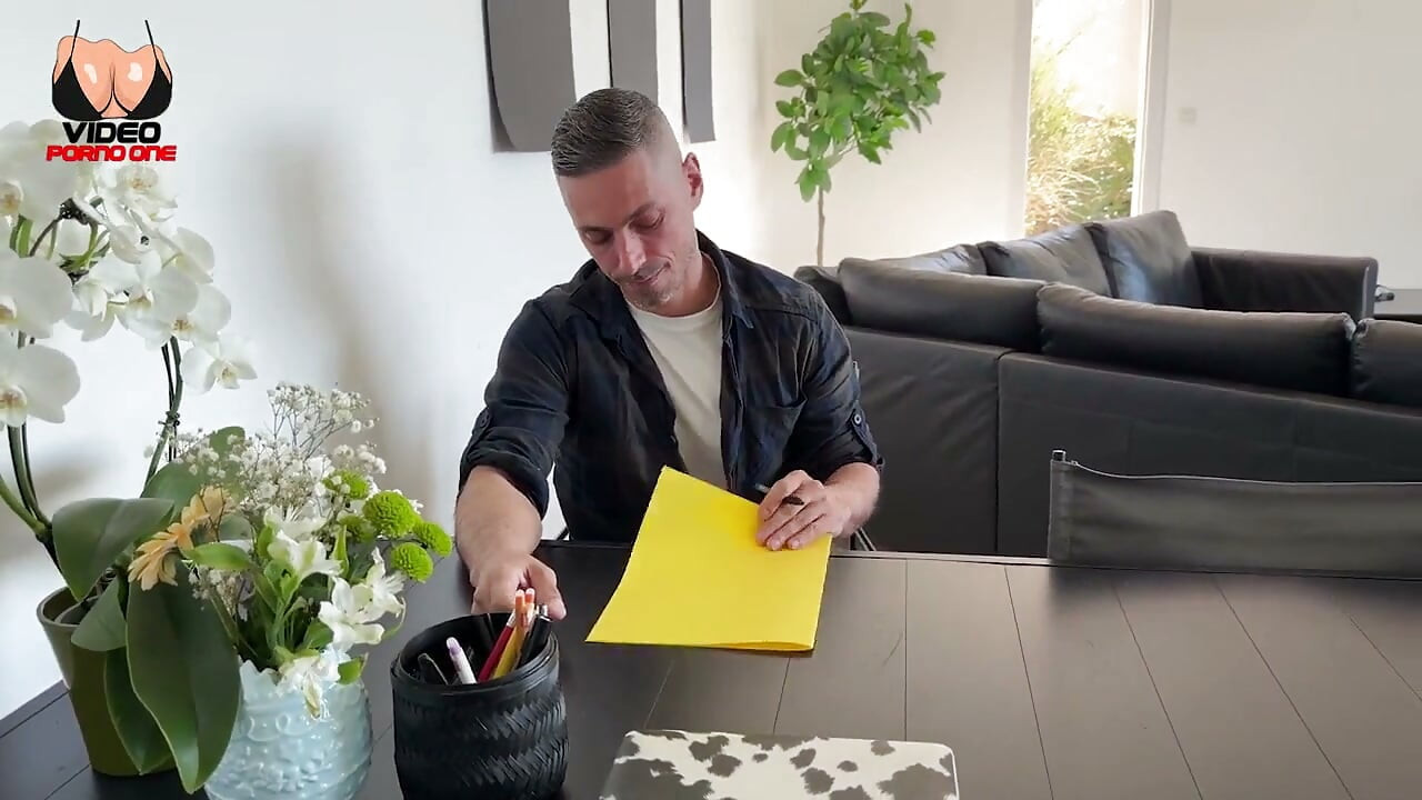Meine Lehrerin Ist Unwiderstehlich, Ich Ficke Sie Während Der Stunde Auf Dem Tisch!